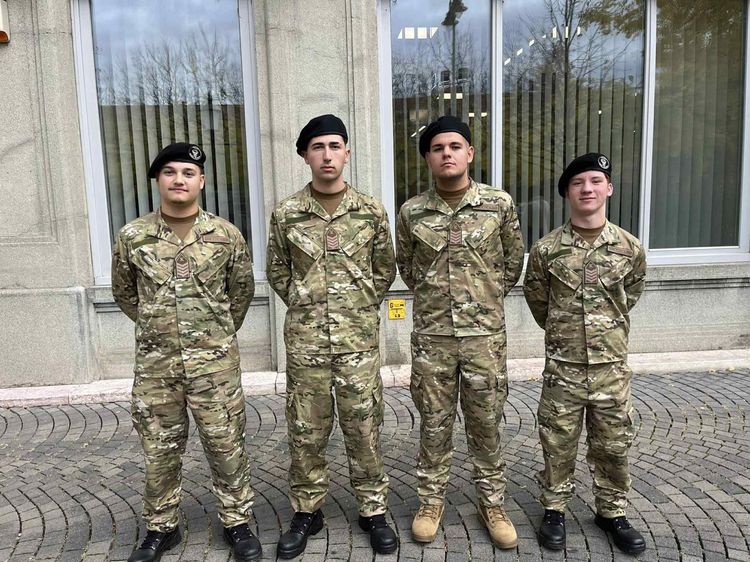 Katonai eskütétel a Petőfi Utcai Általános Iskola honvédelmi napján