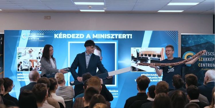Kérdezd a minisztert!