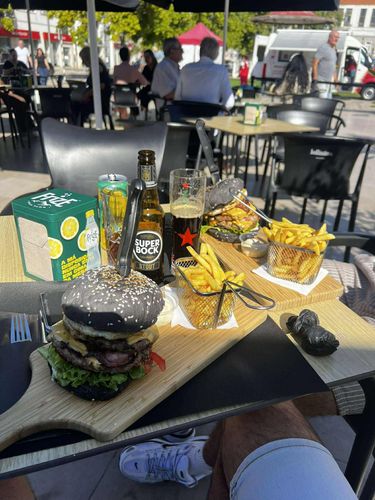 "A VILÁG LEGJOBB HAMBURGERE"