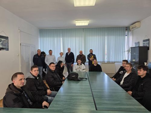 Alternatív járműhajtási technikusok tanulmányi kiránduláson