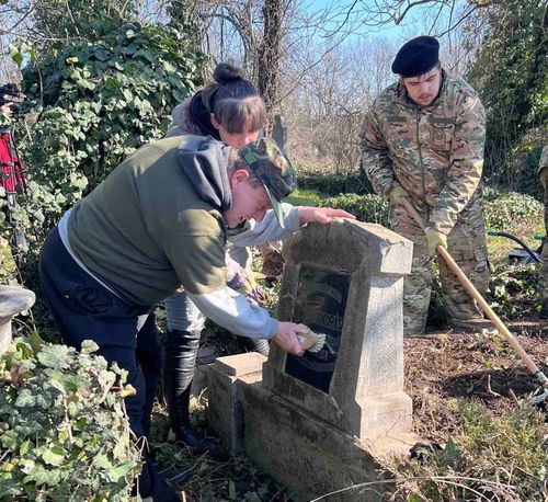 Hadisírok újultak meg...